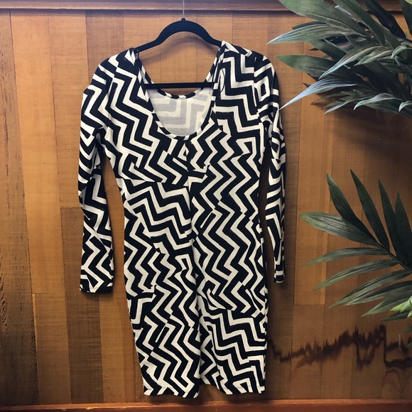 HM | Zig Zag Body Con Dress - Picture 3 of 3